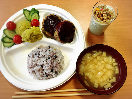 女性部大津小学校で料理教室